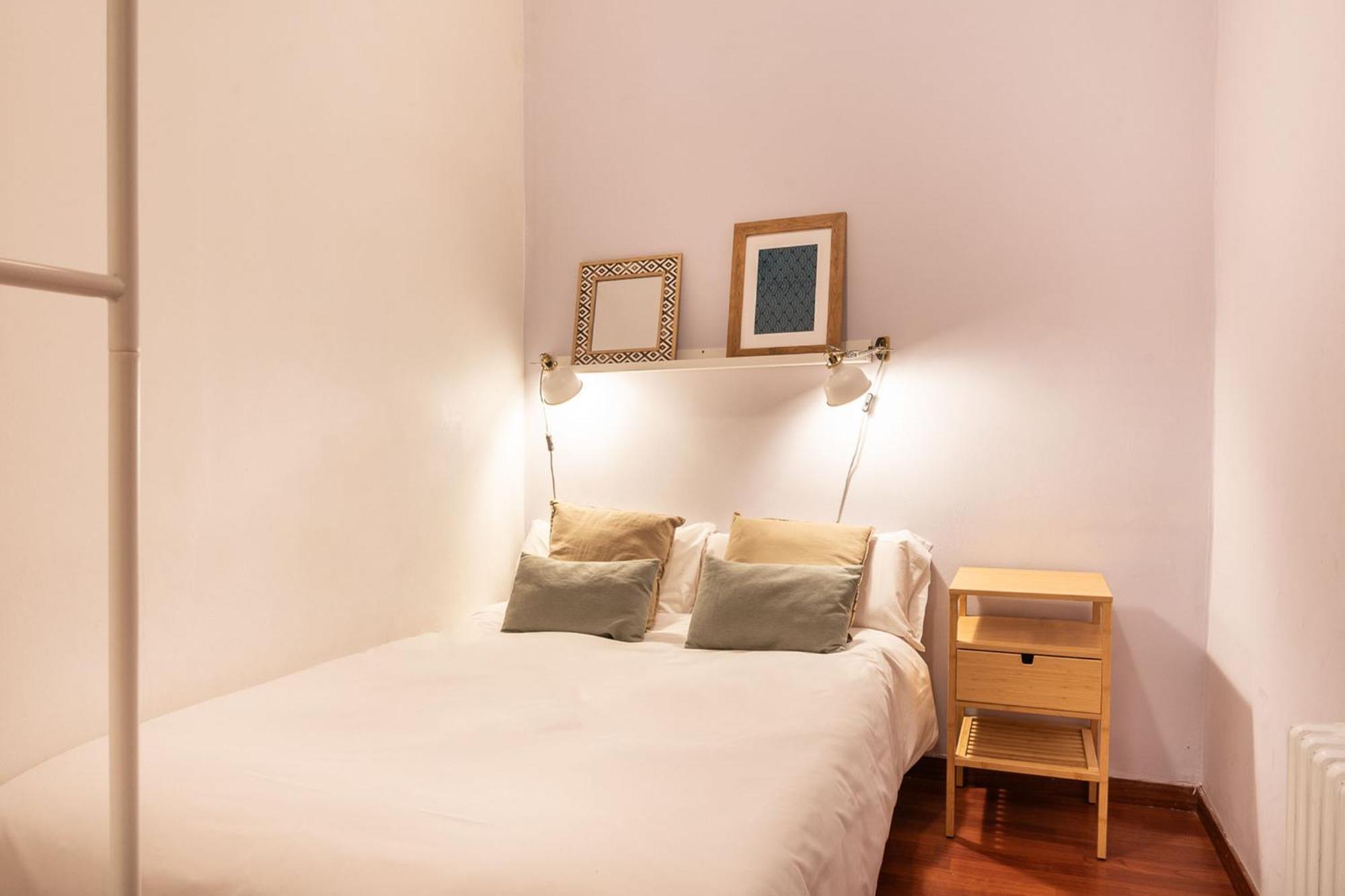 Spacious & Sunny With Terrace In The Center Barcelona