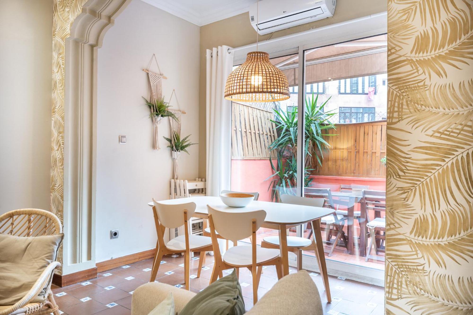 Apartament Spacious & Sunny With Terrace In The Center